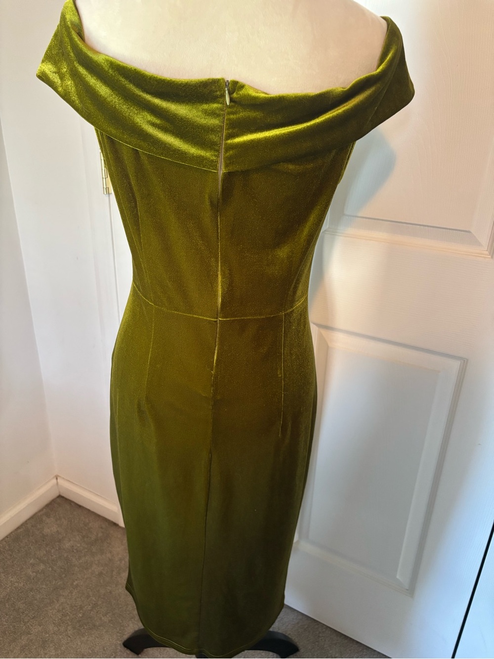 Off-Shoulder beautiful Olive Velvet Midi Dress - Picture 3 of 5
